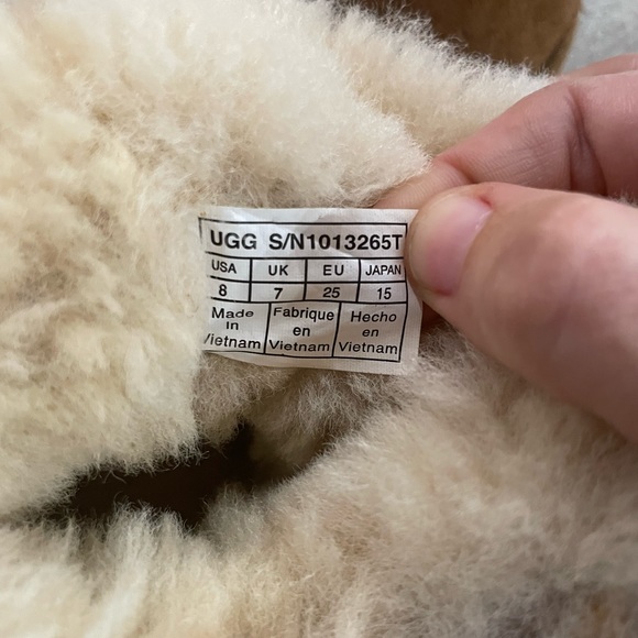 VGUC UGG Barrel Button Closure Toddler Boots - size 8 - Picture 9 of 12